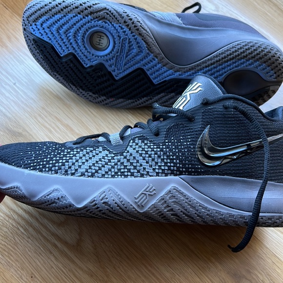 Authentic Men’s Nike Kyrie Sneakers. Black/Gray. Size 11.5. - Picture 4 of 7